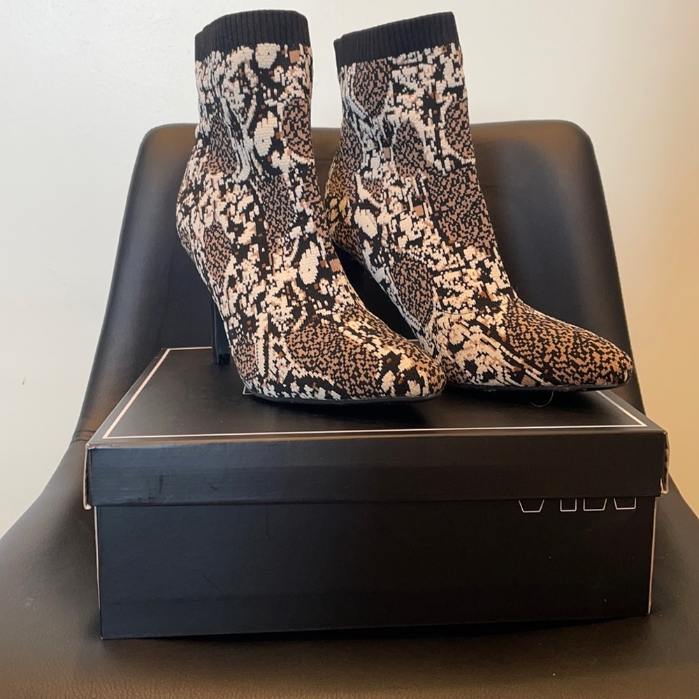 MIA McKinley Sock Ankle Boots size 8.5 medium. Multi-Color. Cream, Brown, Black.